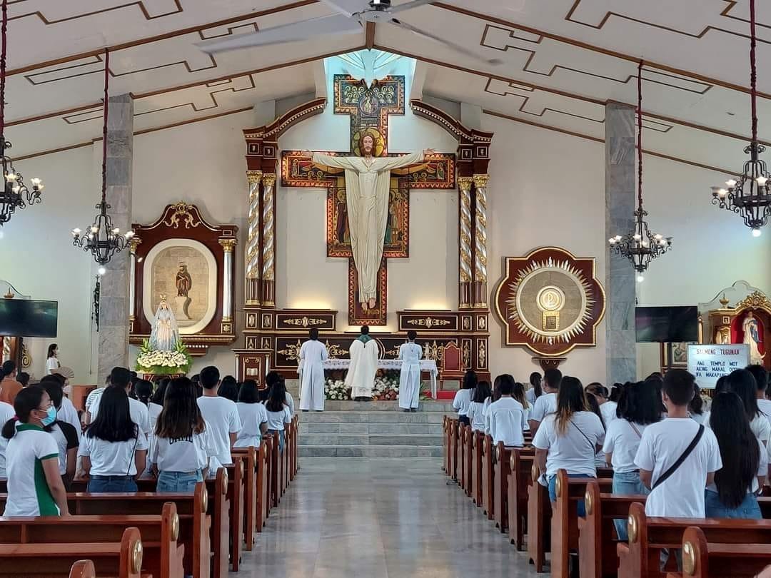 LPC starts school year with Thanksgiving Mass