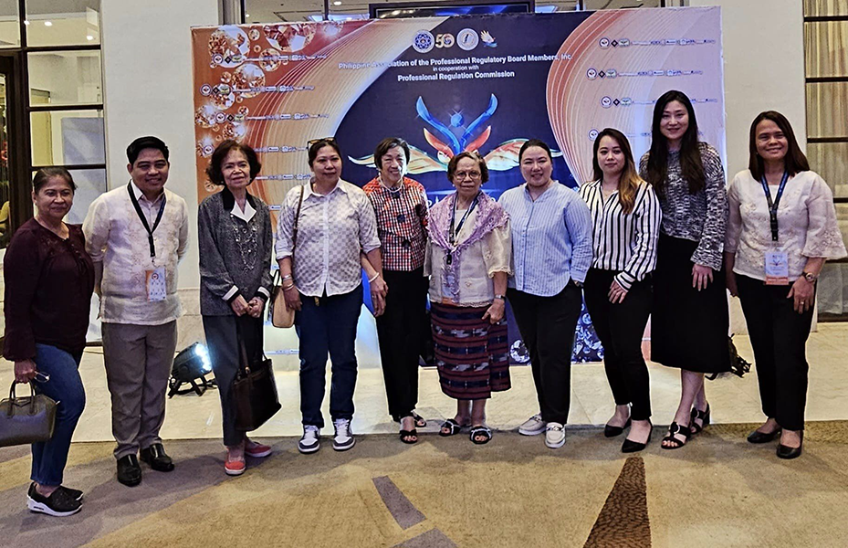 Dr. De Leon networks with Ausie-Fil professionals