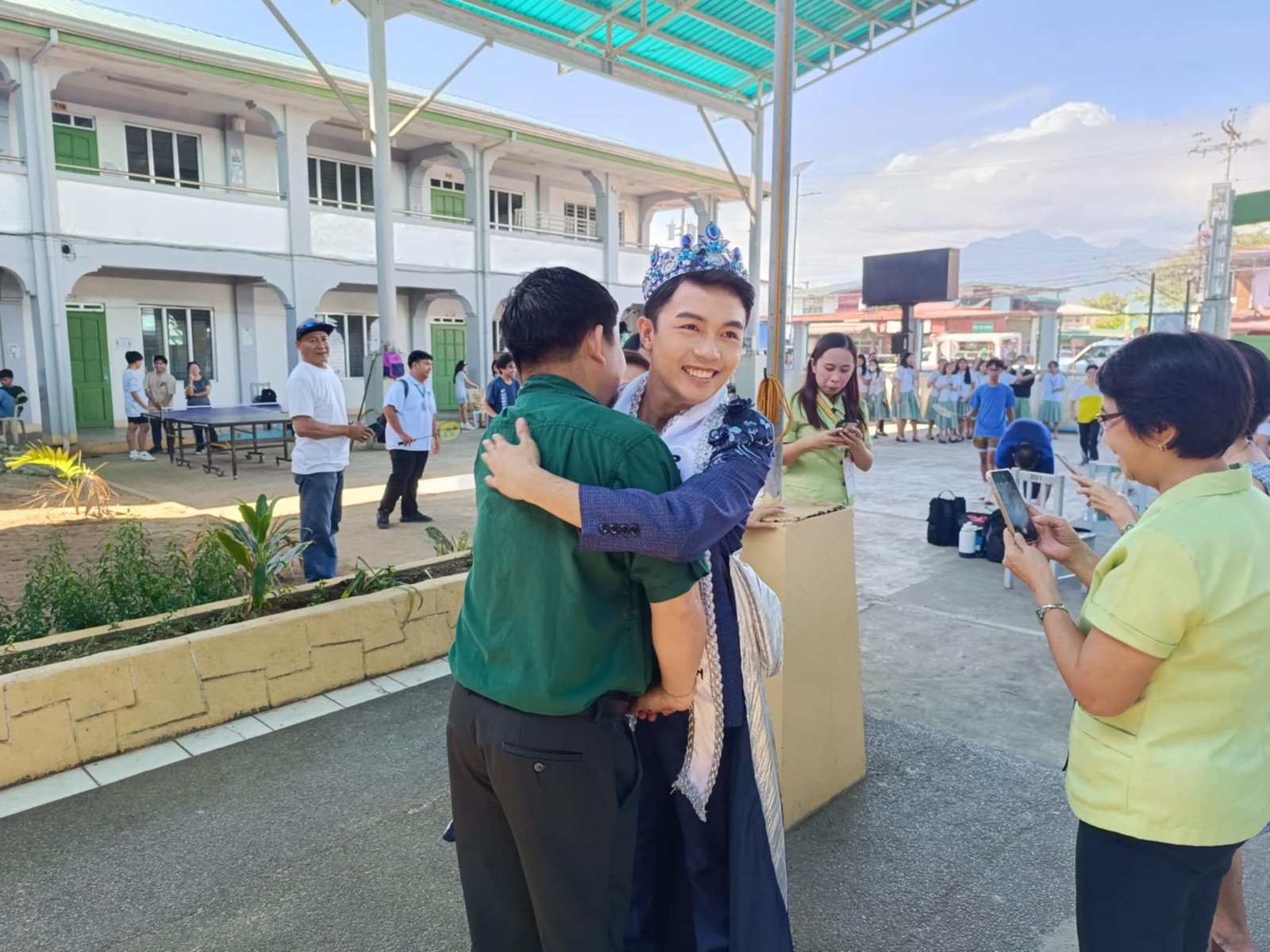 Mr. Bataan Tourism 1st Runner-up takes motorcade parade; drops by LPC